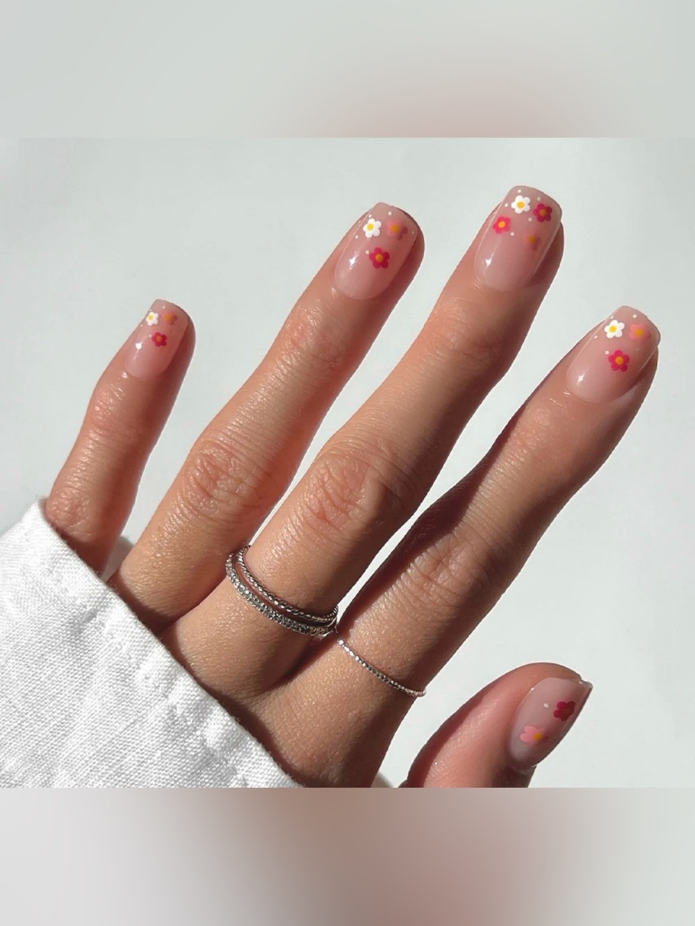 Glamnetic Floral Accent Nude Pink Glue-On Nails - Cute Daisy Nail Set